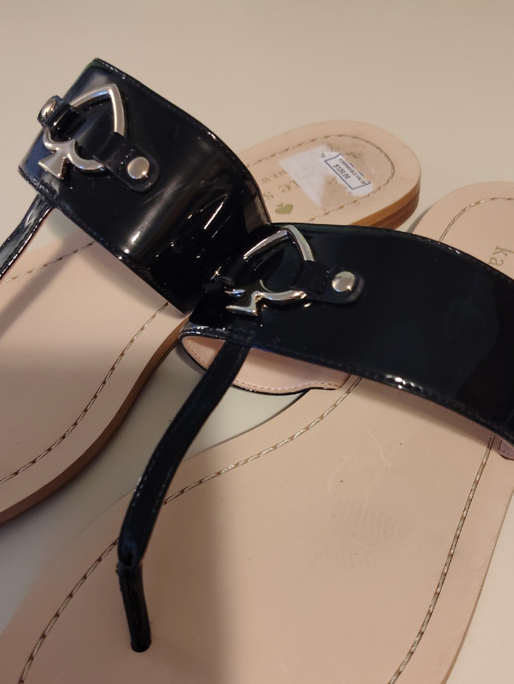 kate spade Cassia Black Patent Leather Heart-Accent Thong Sandals Size 9 - Picture 2 of 5